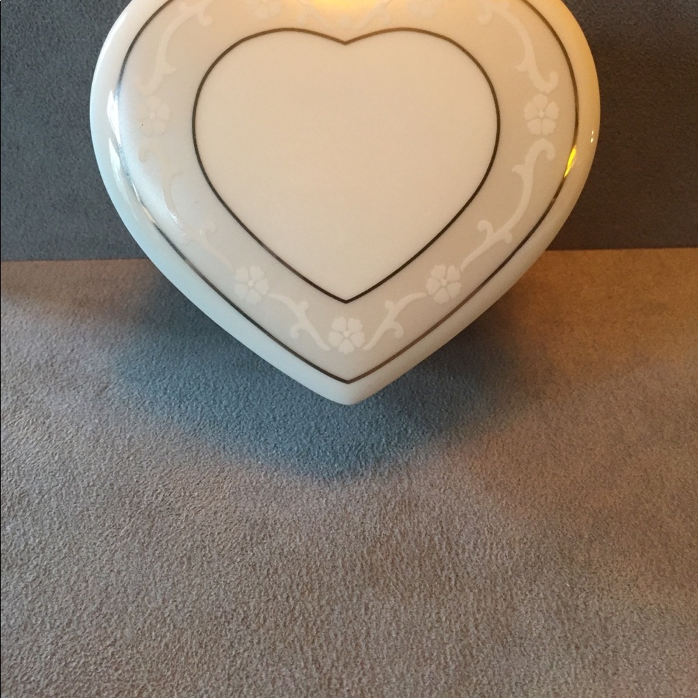 Wedgwood Bone China Jewelry box, vintage Final $